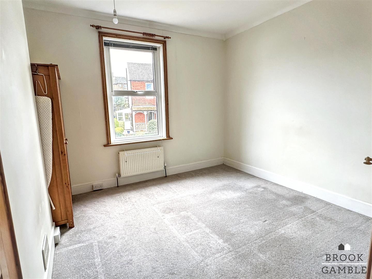 1 Bedroom Apartment - Conversion. Parsonage Road in Eastbourne,  4